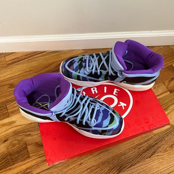 Kyire nike. New/never worn. main image 8